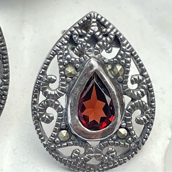 VINTAGE Sterling Silver Open Scroll Work Surrounding Red Gem Earrings - Picture 2 of 11